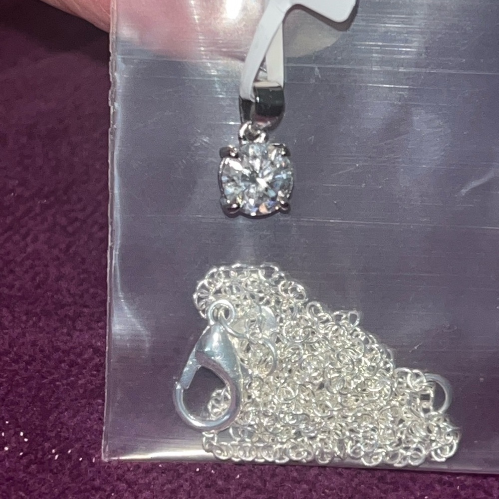 NWT Moissanite 0.8 carat Pendent Necklace